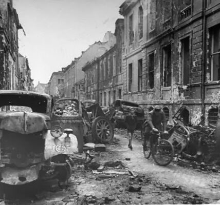 Berlin 1945: Über 60 historische Aufnahmen der Zerstörung