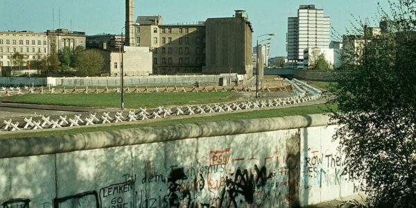 Diese Fotos zeigen den Alltag an der Berliner Mauer, 1985-1986
