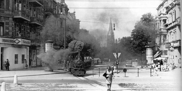 22 Vintage-Fotografien fangen das Alltagsleben rund um die Berliner Mauer in den 1950er und frühen 1960er Jahren ein.
