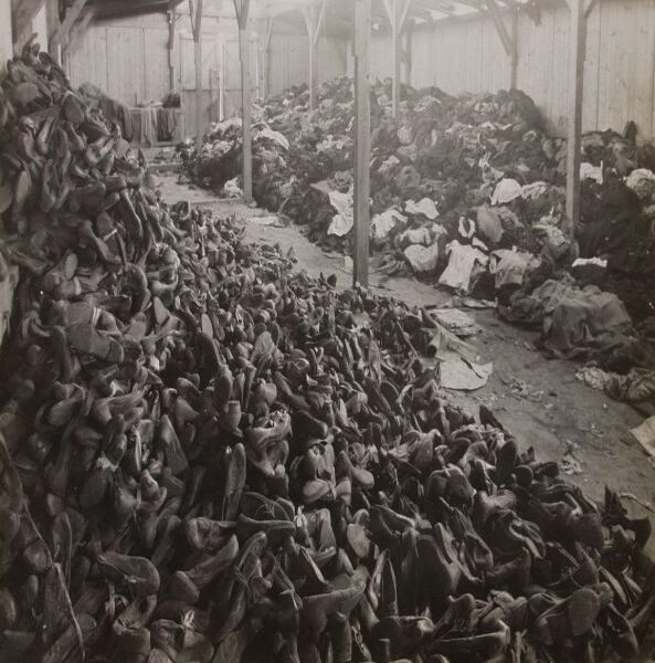 Zuruckgelassene Gegenstände aus Auschwitz – stille Zeugen der Geschichte