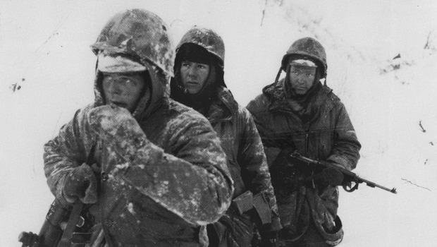 Deutscher Soldat im eisigen Inferno: Überlebenskampf an der Winterfront!