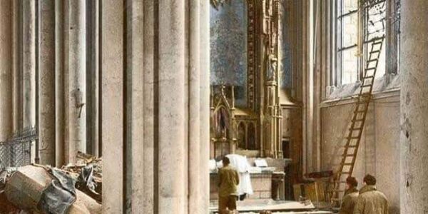 Glaube in den Ruinen – Eine Messe im zerstörten Kölner Dom, 1945