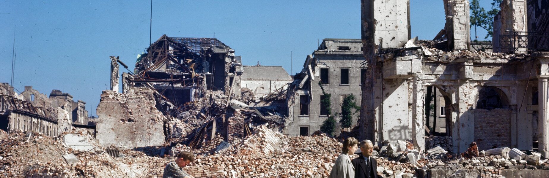 Kurz nach dem Zweiten Weltkrieg dokumentieren 48 erstaunliche Fotos den Berliner Alltag im Jahr 1946.