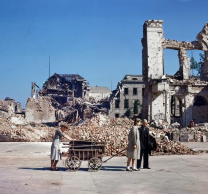 Kurz nach dem Zweiten Weltkrieg dokumentieren 48 erstaunliche Fotos den Berliner Alltag im Jahr 1946.
