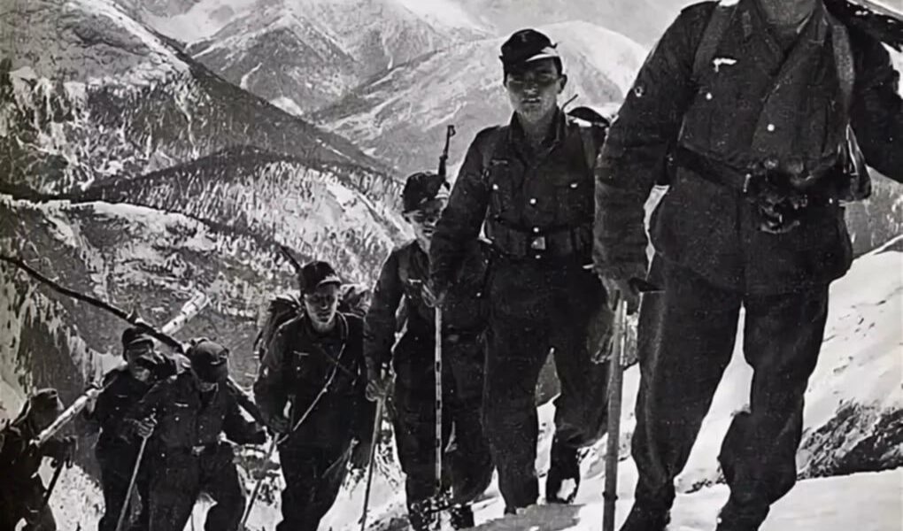 Deutsche Gebirgssoldaten im Wintereinsatz – Training in den Alpen (1940er Jahre)