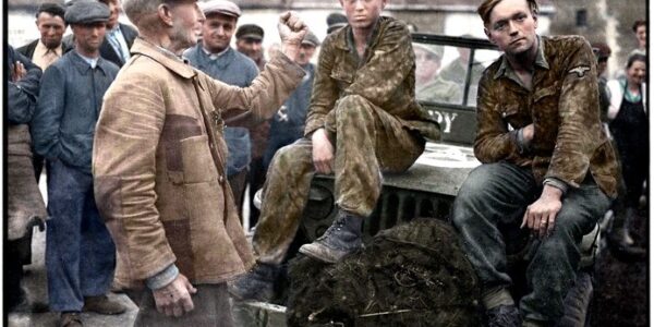 20 weitere kolorierte Fotos aus dem 2. Weltkrieg