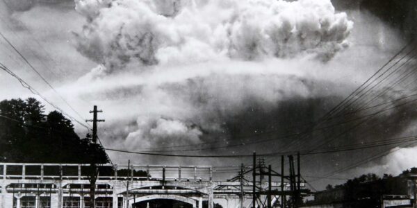 Die Atomwolke uber Nagasaki, 1945