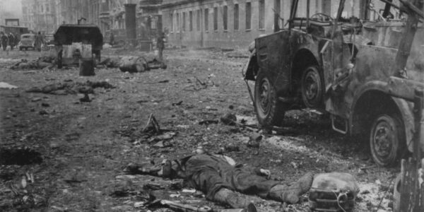 60 Vintage-Fotos des zerstörten Berlins im Jahr 1945