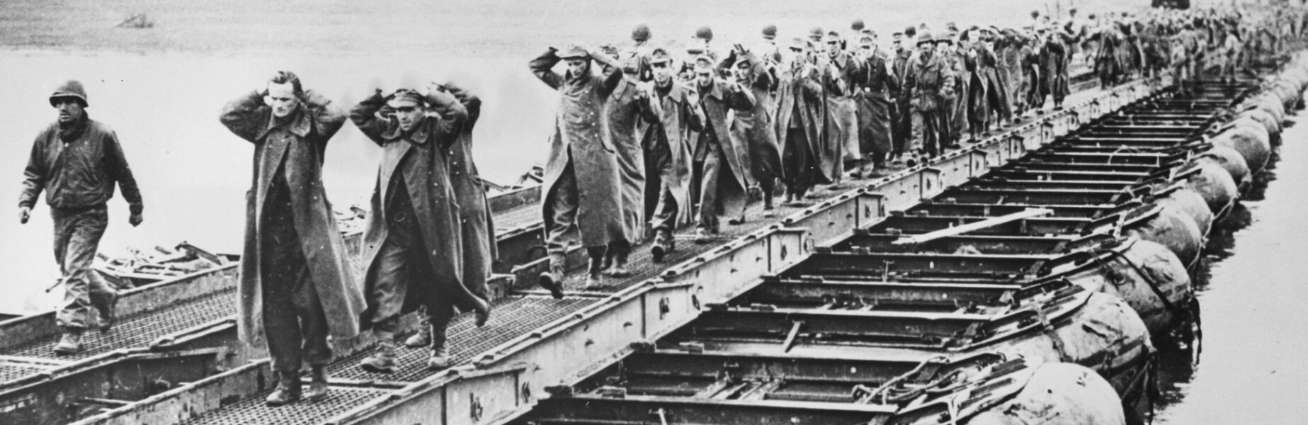 Kriegsende am Rhein: Deutsche Soldaten in Gefangenschaft – Ein historischer Moment der Kapitulation