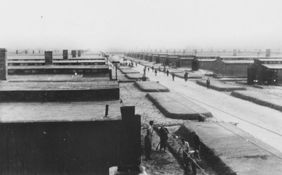 Auschwitz aus der Luft: Unendliche Baracken, endlose Stille — ein Blick auf das größte Todeslager der Menschheitsgeschichte