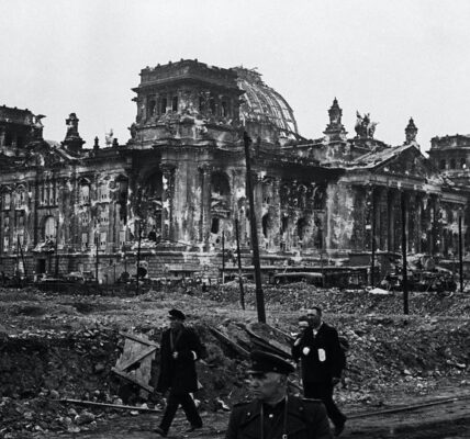 Berlin 1945: Der Reichstag in Trummern – Als die Geschichte neu geschrieben wurde.