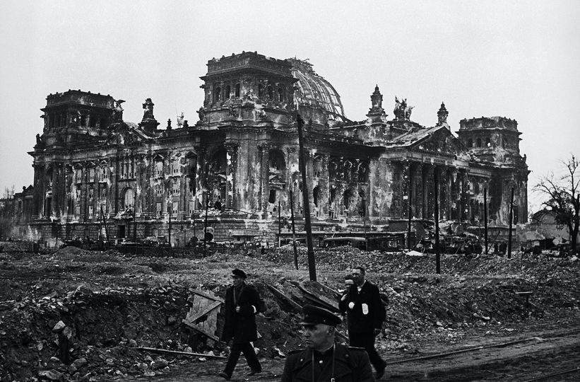 Berlin 1945: Der Reichstag in Trummern – Als die Geschichte neu geschrieben wurde.