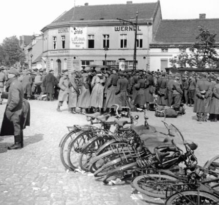Historische Fotos deutscher Kriegsgefangener in Norwegen, 1945