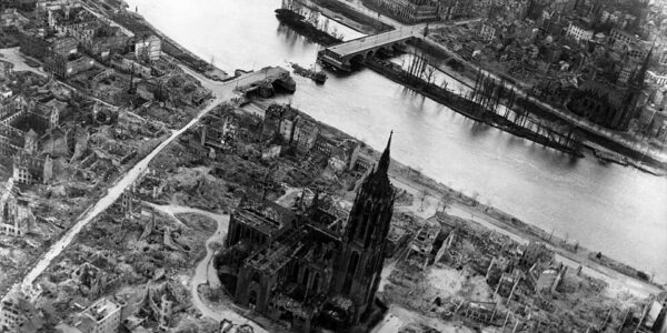 Frankfurt im Mai 1945 – Zwischen Trummern, Besatzung und Neubeginn